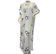 Robe blanche à motifs Noirs