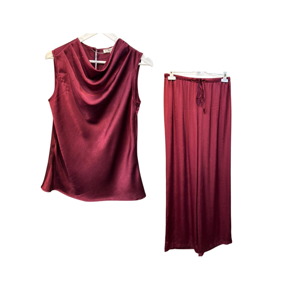 Ensemble élégant bordeaux en soie sans manches