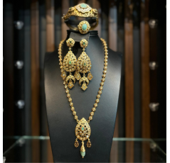 Parure marocaine en argent rincé avec de l’or et pierre d’agate naturelle