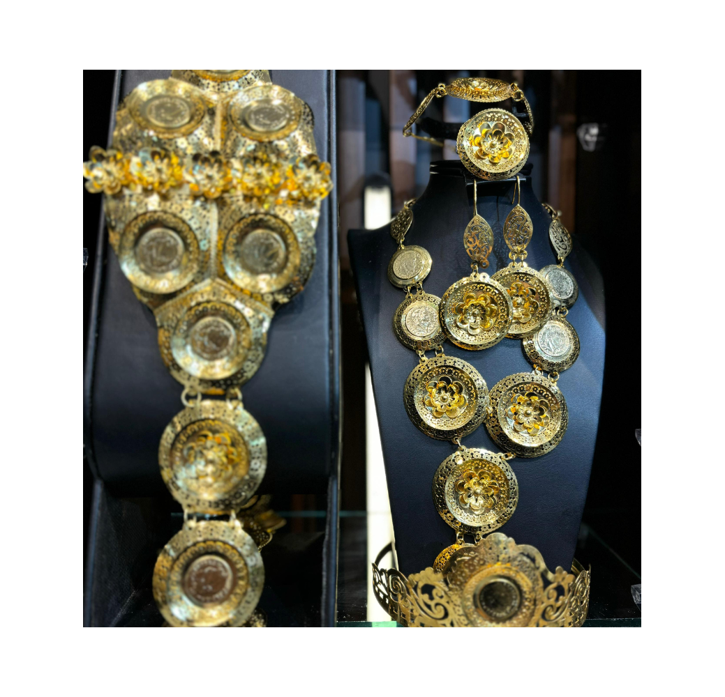 Parure traditionnelle moderne rincé en or avec ceinture et couronne