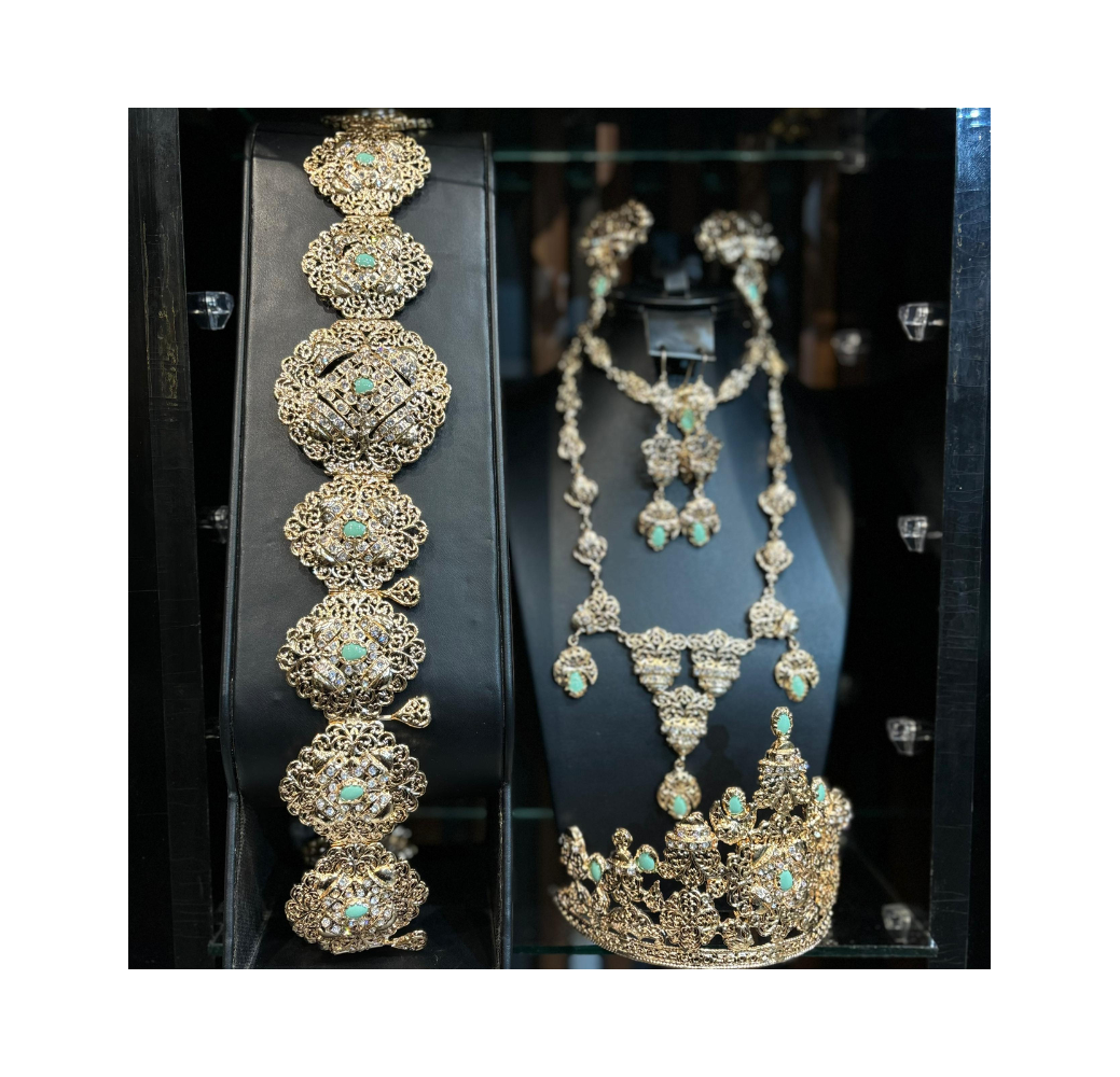 Parure marocaine rincée avec de l’or
