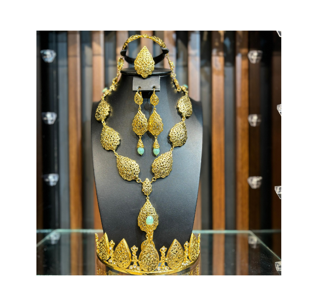 Parure marocaine rincée avec de l’or