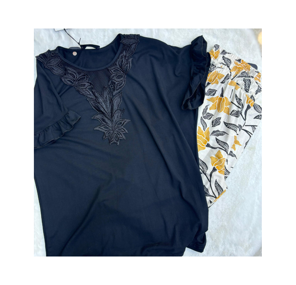 Pyjama haut noir pantalon imprimé