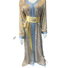Caftan marocain élégant bleu et doré